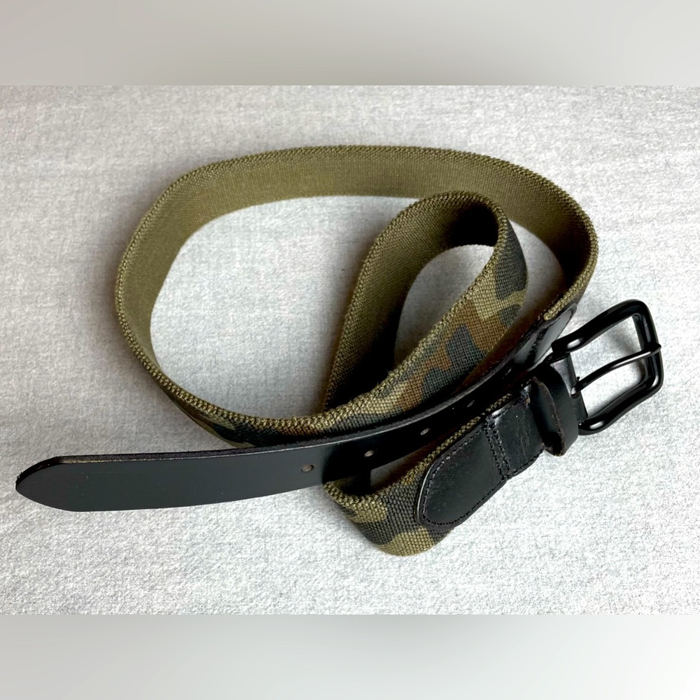 NWOT banana republic Mens size 40 camo camouflage black leather belt stretch.